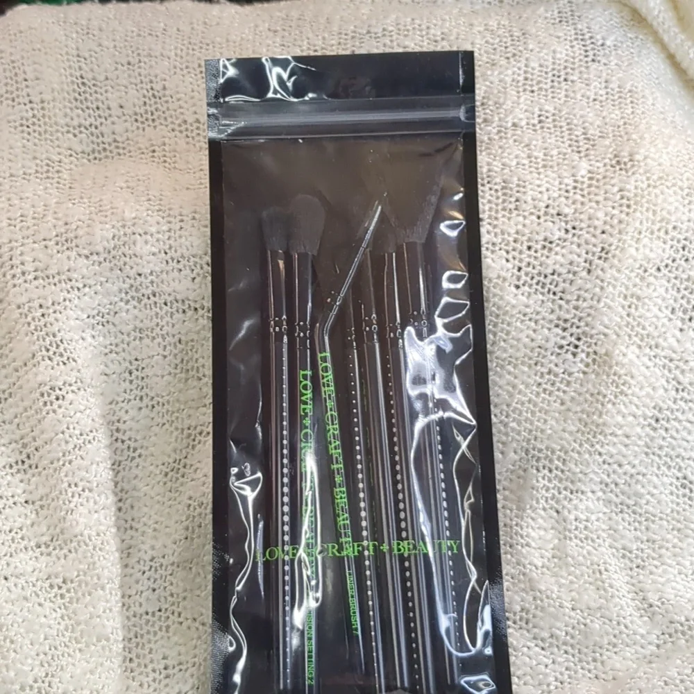 Love+Craft+Beauty 7 Piece Brush Set, 7 Brushes in sealed plastic pouch